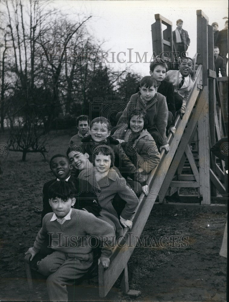 Press Photo  A group of children on a slide - Historic Images