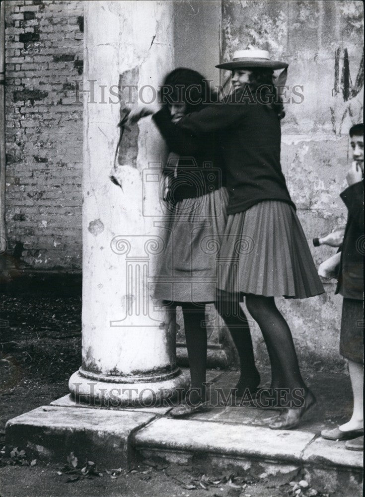Press Photo school girls horsing around - Historic Images