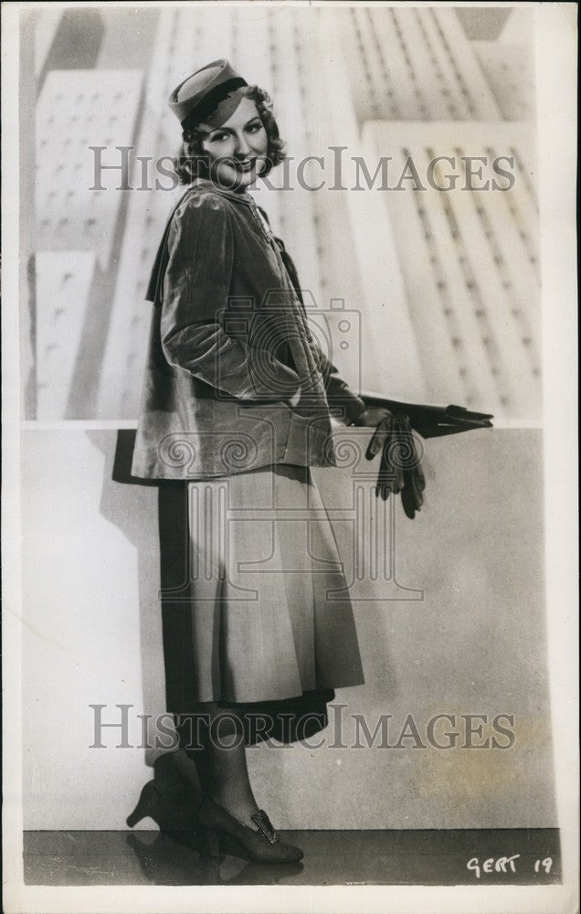 Press Photo Woman Modeling Dove Grey Afternoon Ensemble From America - KSB67085 - Historic Images