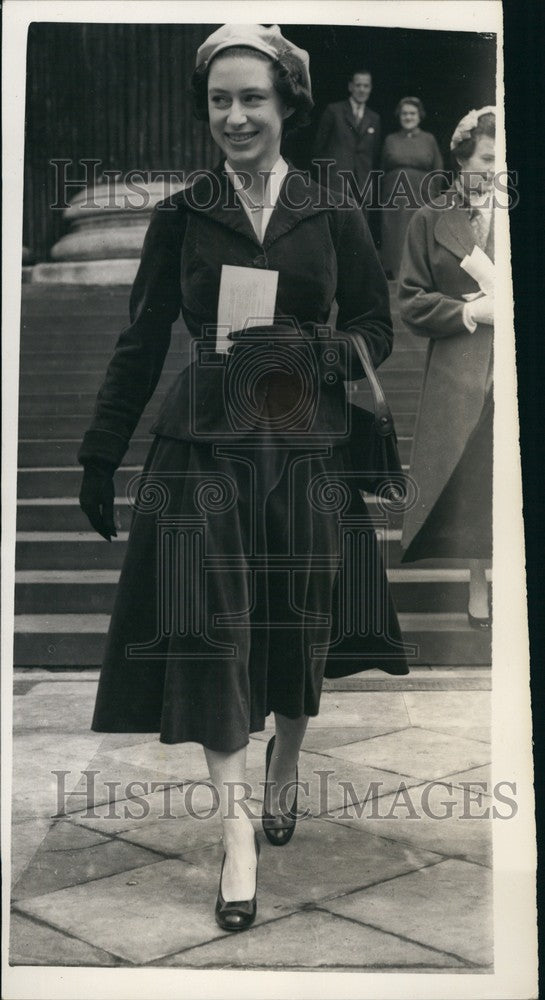 1956 Press Photo Princess Margaret Visiting Easter Gardens St Pauls Cathedral-Historic Images