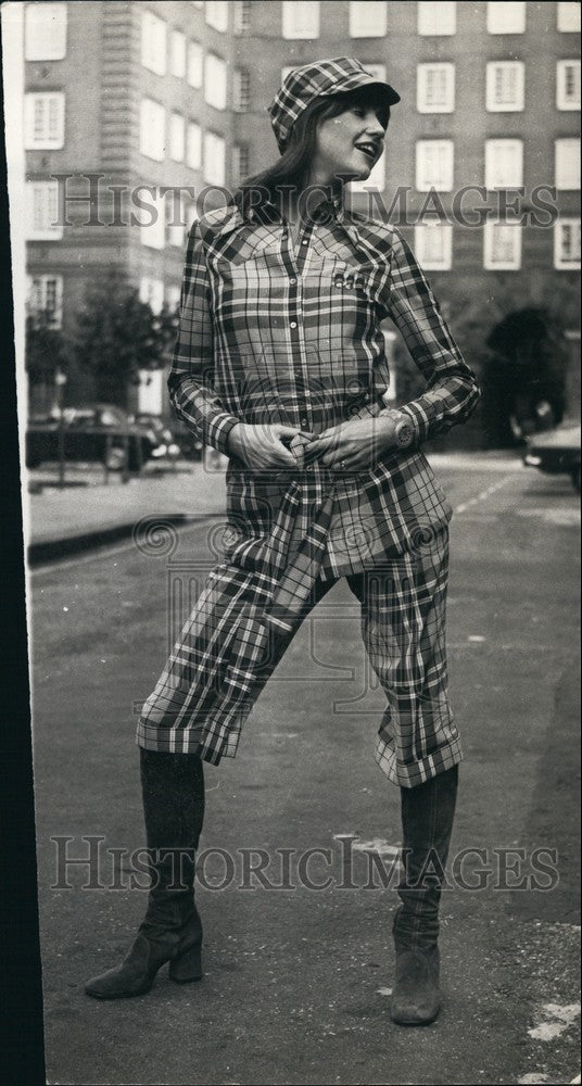 1970 Press Photo Kings Road Club Exhibition Woman Modeling - Historic Images