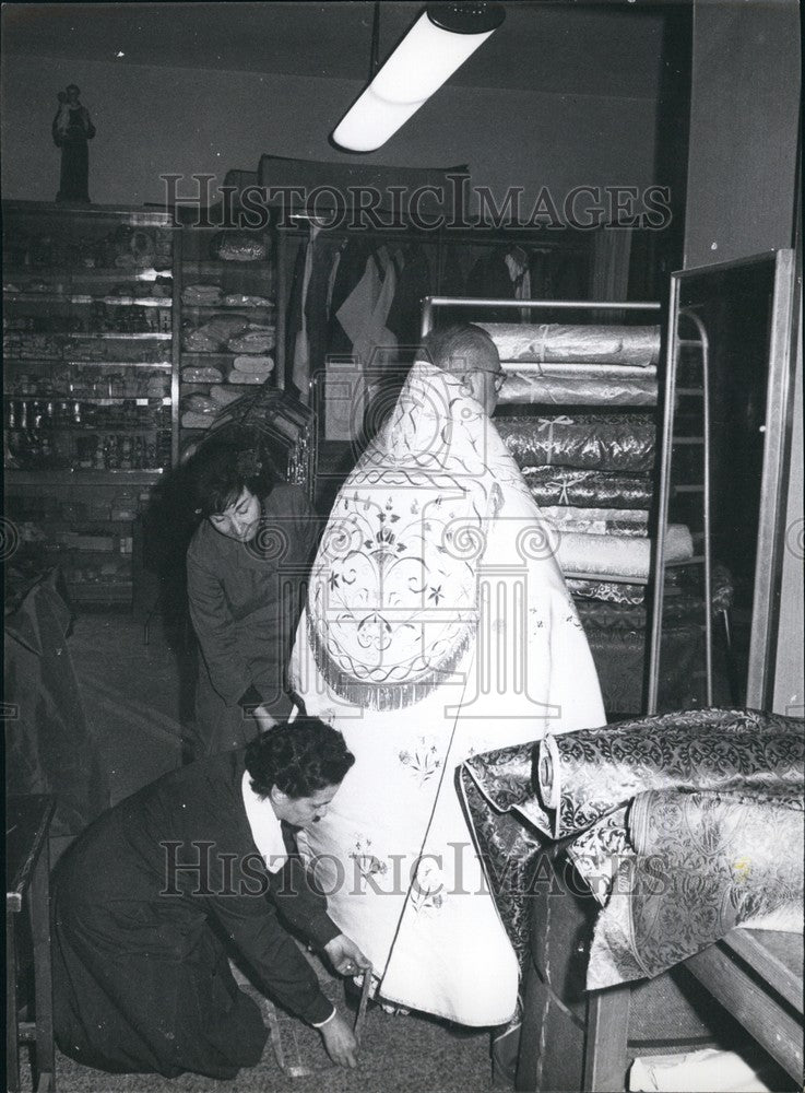 Press Photo Fitting For A Bishop - In One Of The Tailor&#39;s Shops - KSB67473-Historic Images