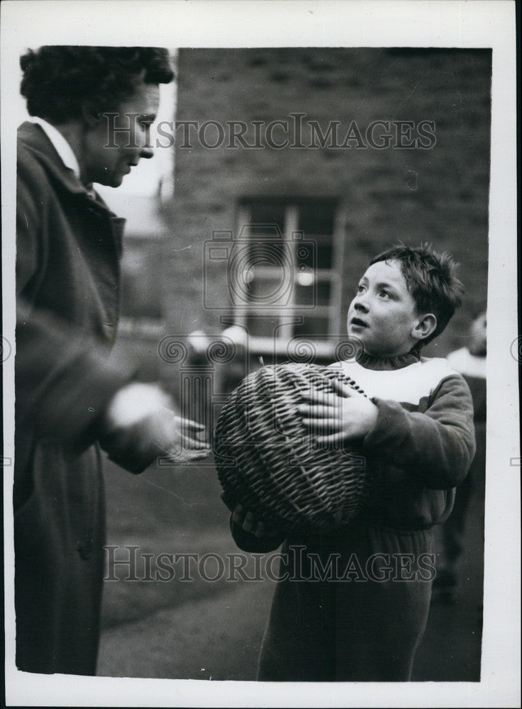 Press Photo Boy Instructed On Game By Teacher - KSB67595 - Historic Images