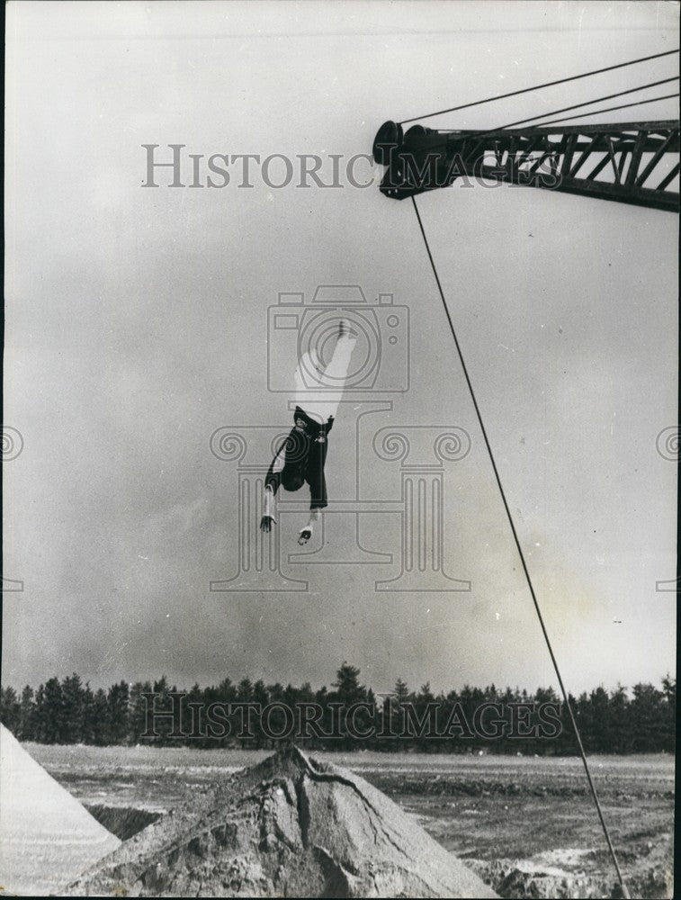 Press Photo Danish stunt man,Toni Hansen - Historic Images