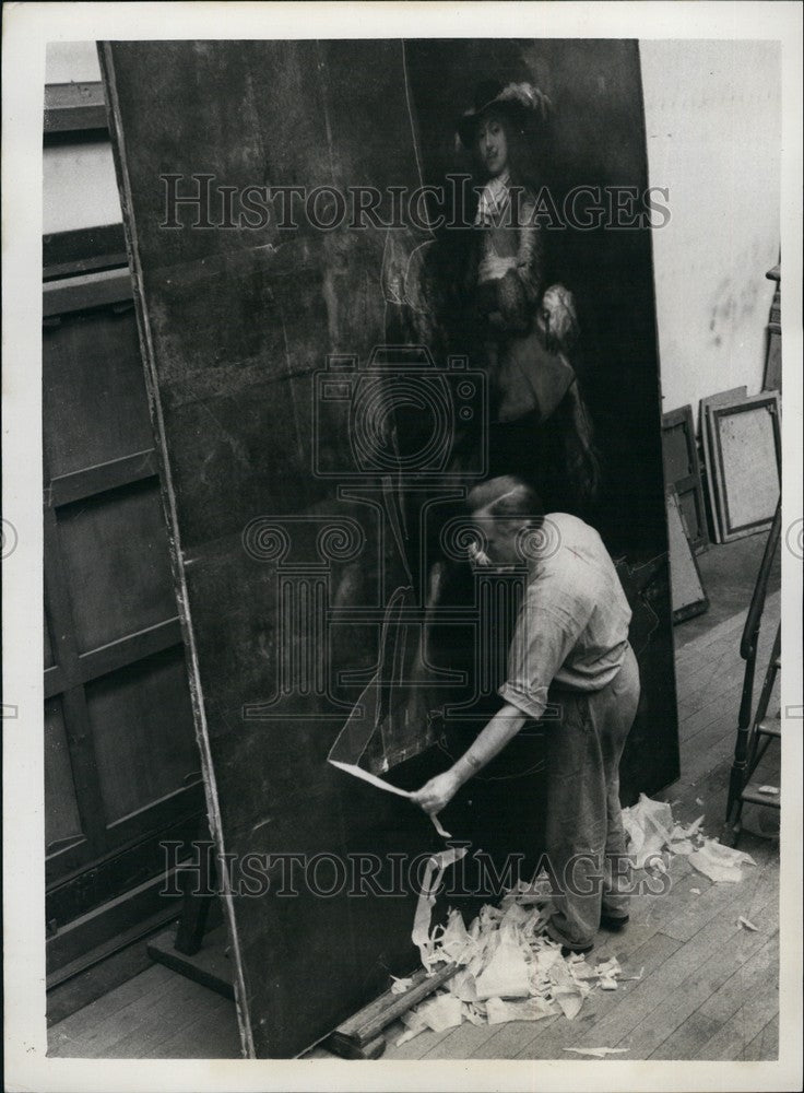 1960, Restoring &quot;Portrait of a Manon horseback&quot; - KSB68007 - Historic Images