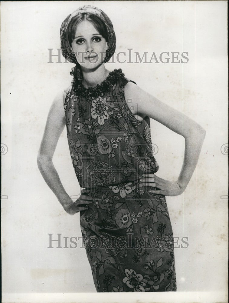 Press Photo Louis Feraud design on a model - KSB68075 - Historic Images