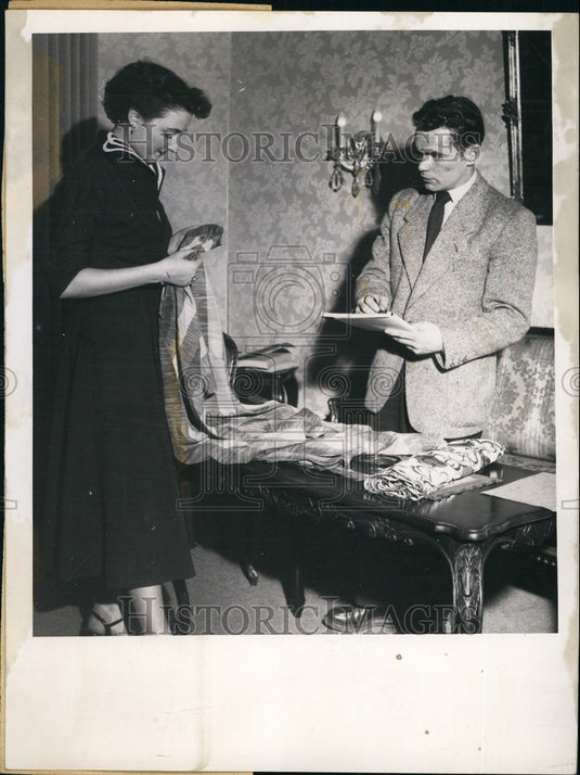 Press Photo Boxer Werner Handke sells fabric in Kurfuerstendamm, Germany.-Historic Images