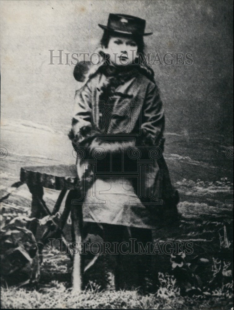 Press Photo Early Portrait Queen Mary Age Nine - KSB68223-Historic Images