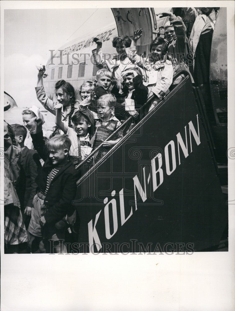 1953 Children's Air Lift Passengers Arrive Koeln-Wahn Air Base - Historic Images