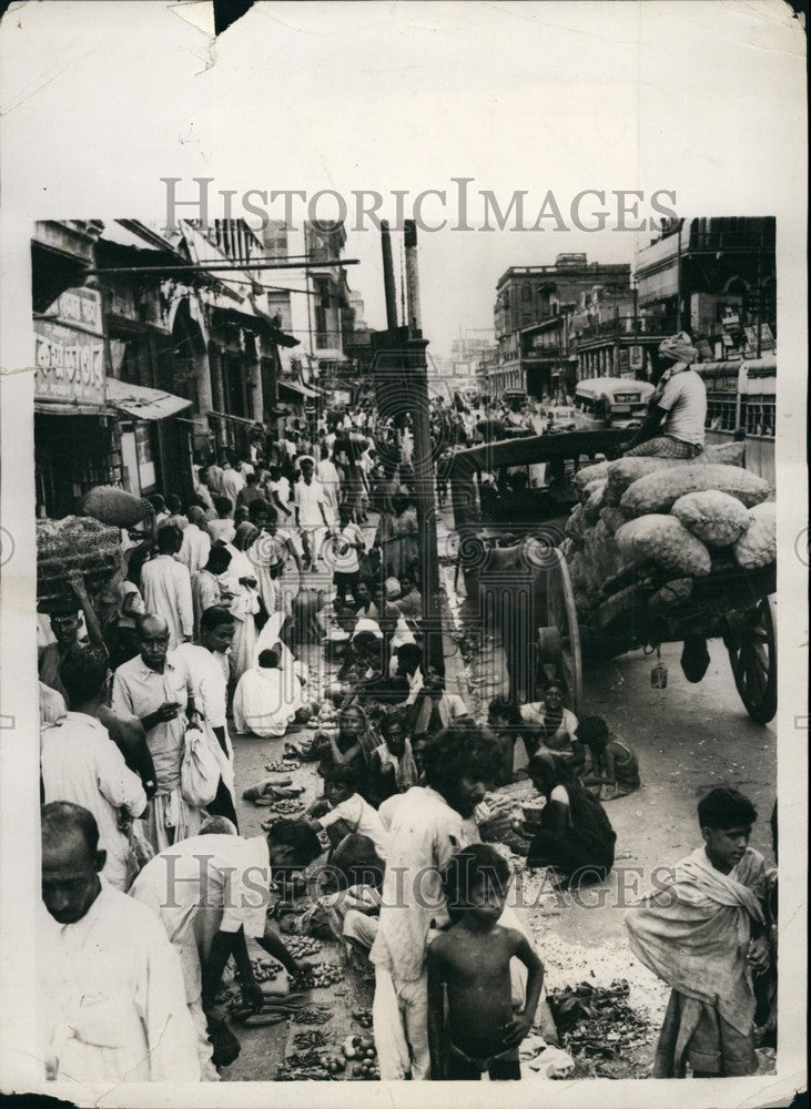 1955 Press Photo Vegetable Vendors Street Bowbazar Calcutta - Historic Images