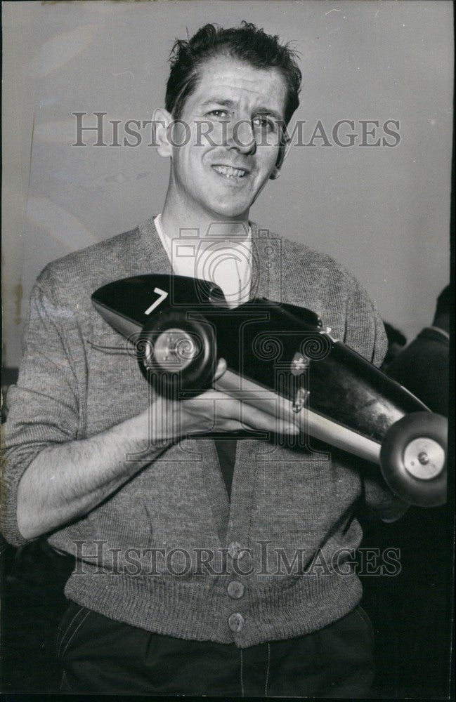 Press Photo E. Weidner of Switzerland winner of 10 ccm class model car-Historic Images