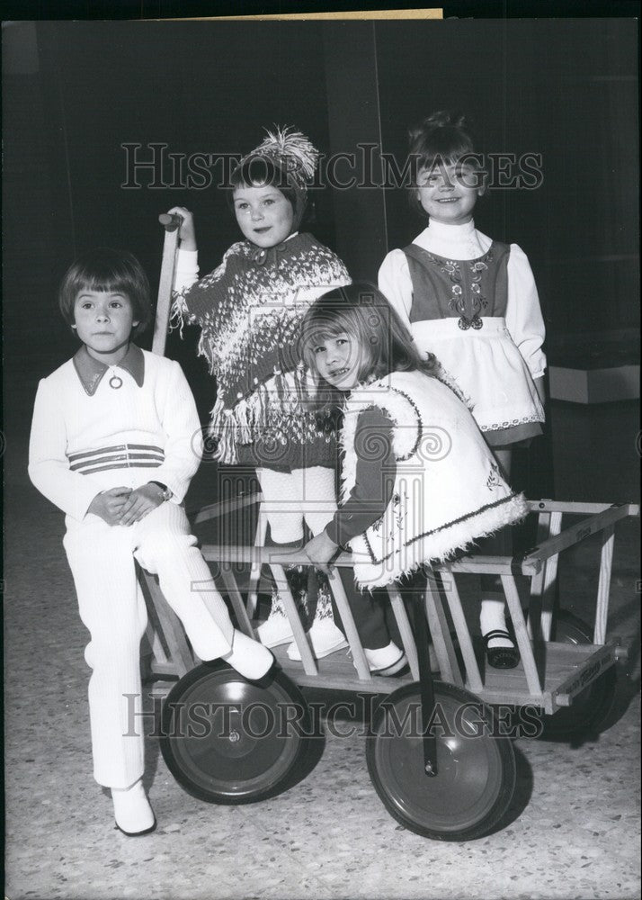 1970, Fashions for the child on sho - KSB68877 - Historic Images