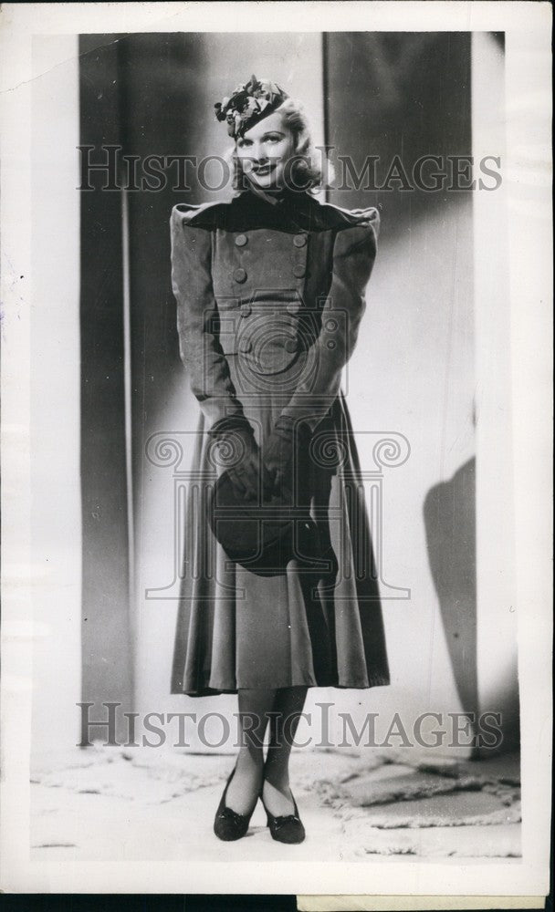 Press Photo A spring suit for the youth on show - KSB68913 - Historic Images