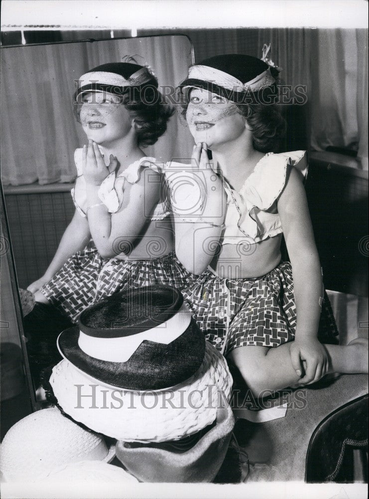 Press Photo Susan in a veil - KSB68915 - Historic Images