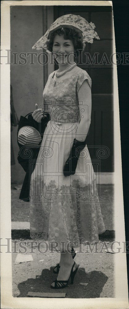 1954 Press Photo Model Kathia Duchemin Wearing Dress Oaks Day Fashion Show - Historic Images