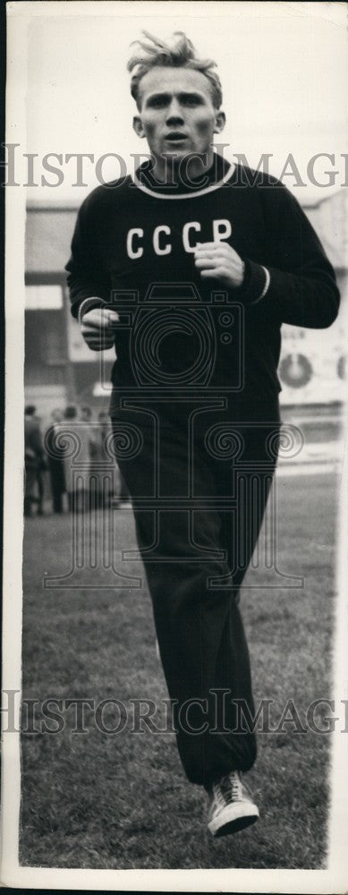 1954 Russian Track Runner Vladimir Kuts Training For European Games - Historic Images