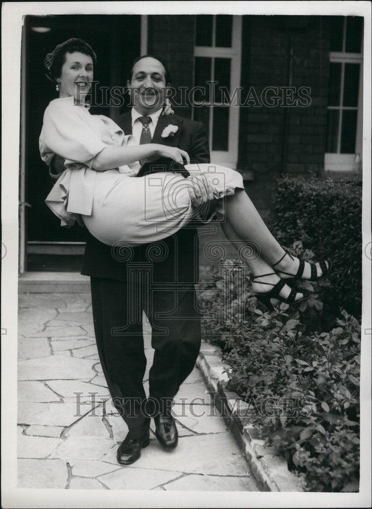 1953, "Harry The Horses" Weds - KSB69341 - Historic Images