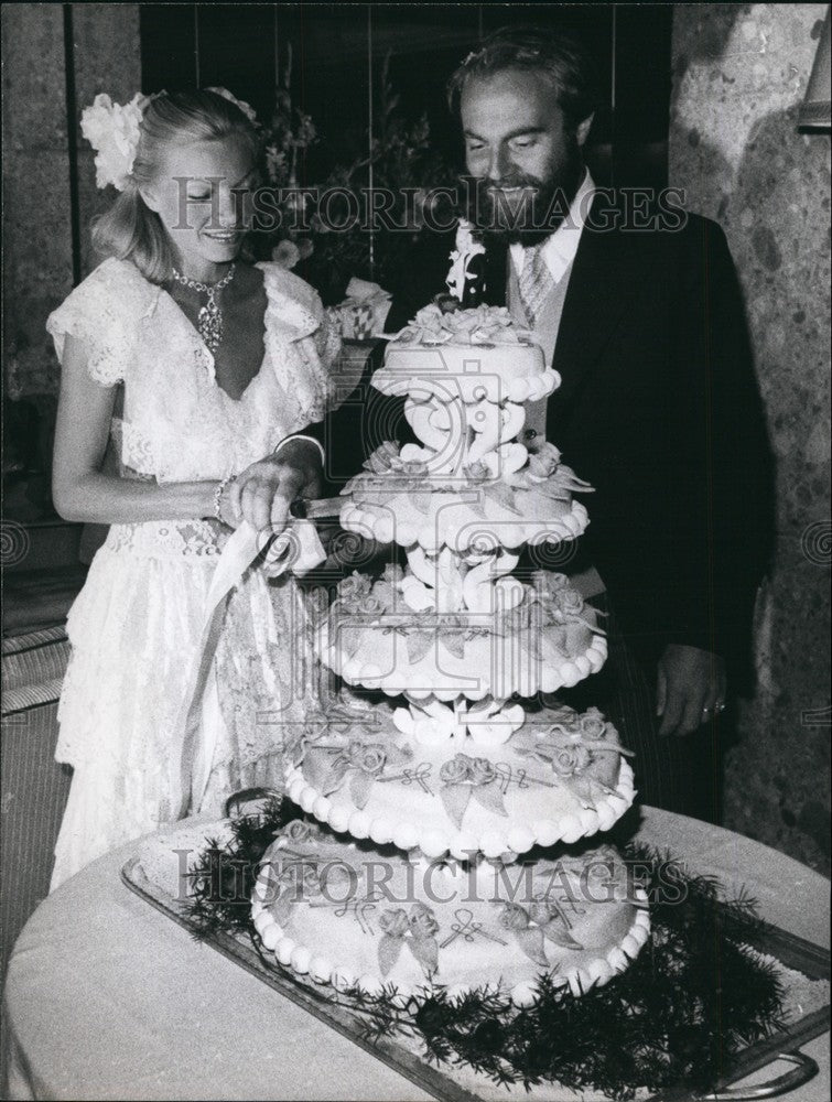 Press Photo Lord Michael Pearson Marrying Ellen Erhard Cutting Wedding Cake-Historic Images