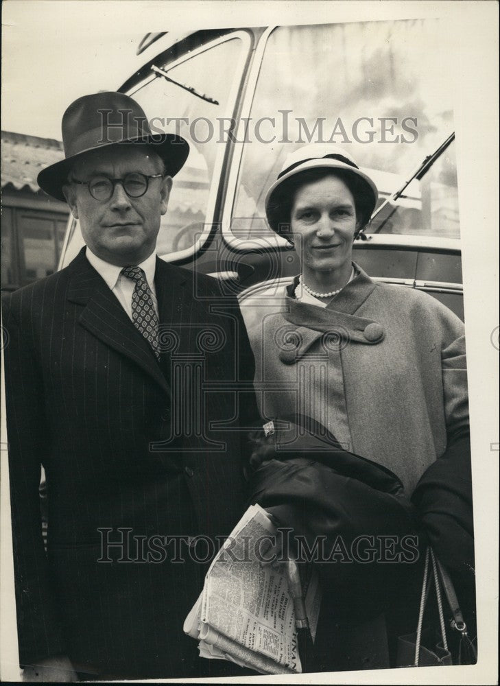 1957 Press Photo Treasury economic expert,Sir Denis Rickett & wife - KSB69437-Historic Images