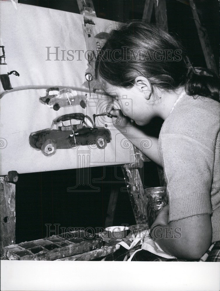 1959 Press Photo Young Girl Munich Painting Mercedes International Youth Library-Historic Images