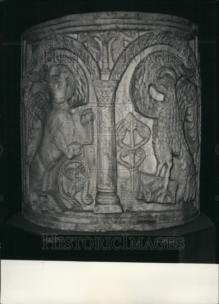 1958 Press Photo Fragment Chair Of Pomposa Louvre Museum Paris - Historic Images