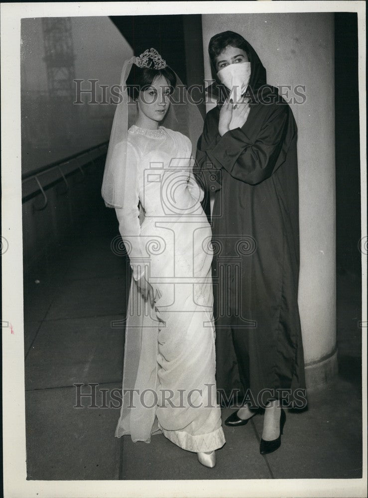 1958, Wedding Gown display at Royal Festival Hal - KSB69631 - Historic Images