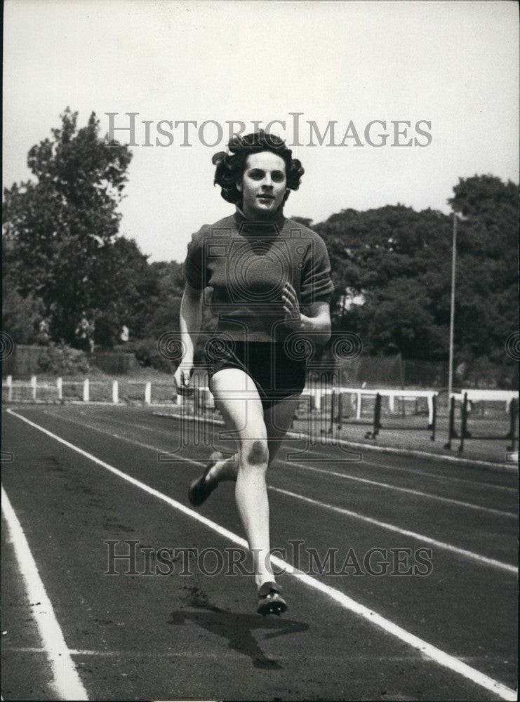 Press Photo Anne Pashley Sprinter Determined To Qualify Team Lives On Track - Historic Images