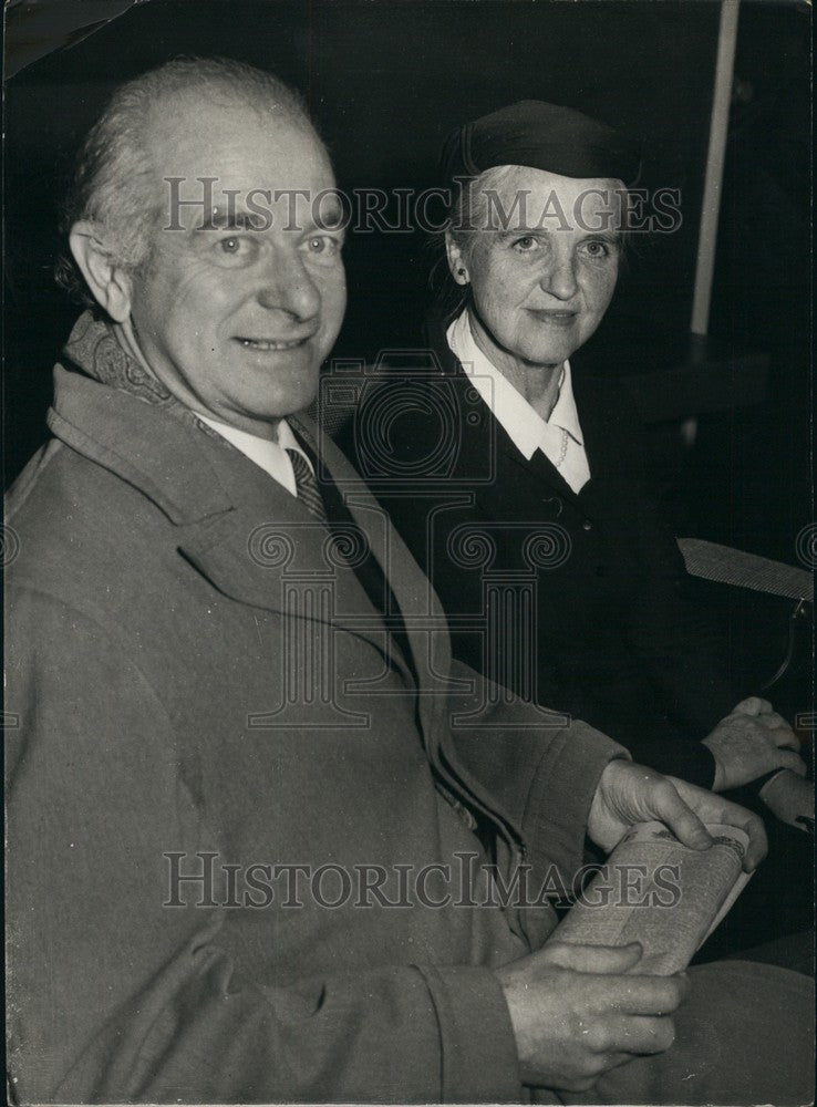 1958 US Dr. Linus Pauling ,Nobel Prize - Historic Images