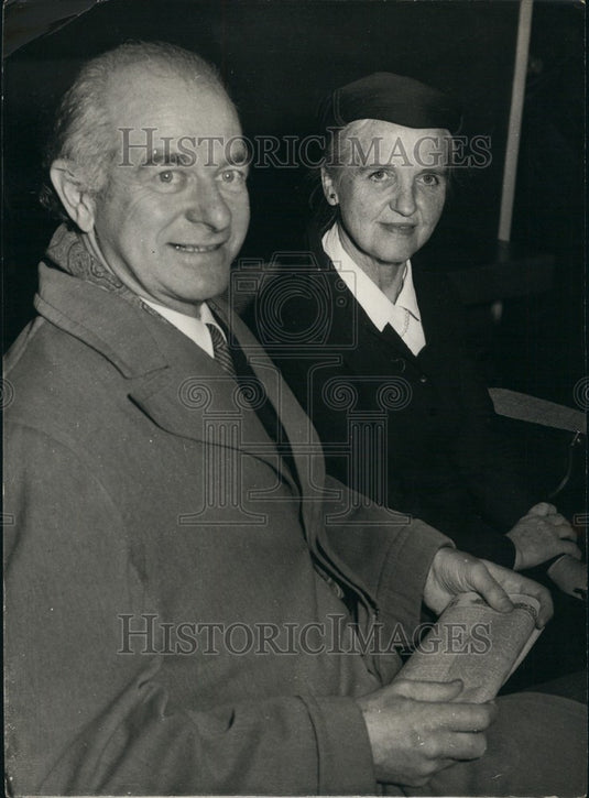1958 US Dr. Linus Pauling ,Nobel Prize - Historic Images