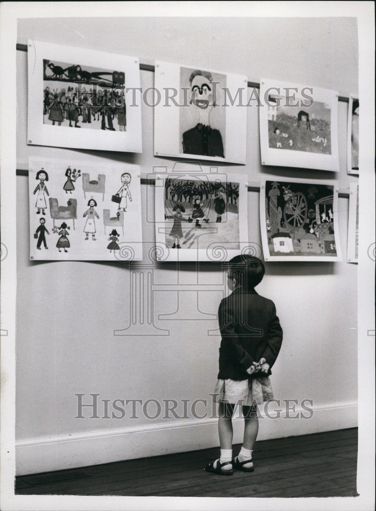 1959 Press view of children's Art Exhibition - Historic Images