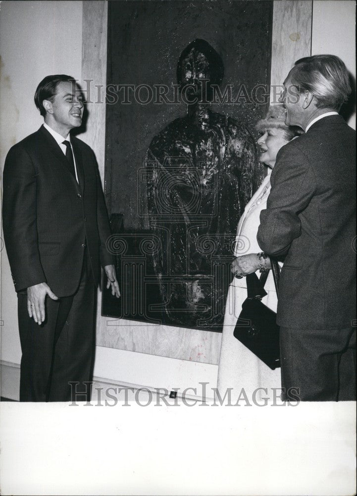 1960 Press Photo Helena Rubinstein Erhard Michel Painter Woman While Dressing-Historic Images
