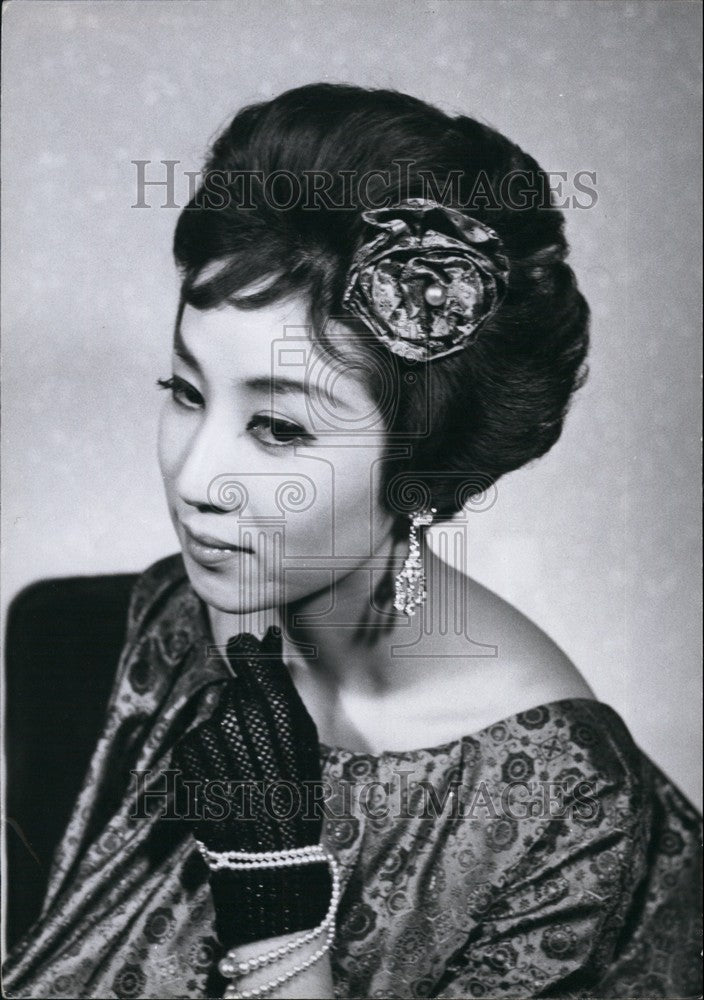 Press Photo European Hairstyles Japanese Girls Yoko Otaki Dai Ichi Hotel Tokyo - Historic Images