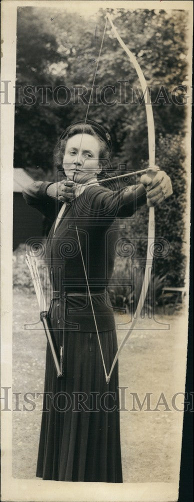 1955 Press Photo Patricia Flower, Britain&#39;s champion woman archer - KSB70011-Historic Images