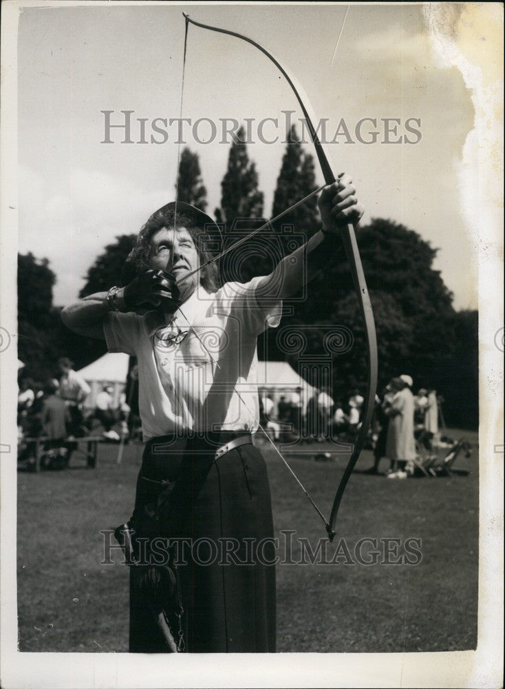 1954 Hilda Overton/88 Year Old Archer/United Kingdom Championships - Historic Images