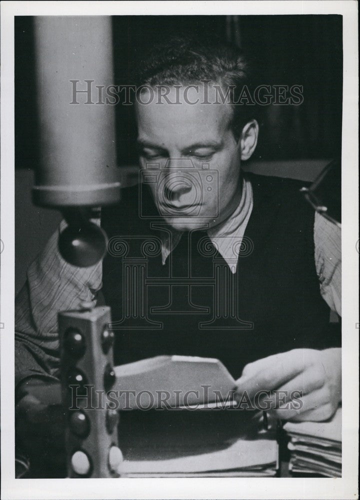 Press Photo Speaker Dietrich Elwenspoek of Bayerischer Rundfunk. - Historic Images