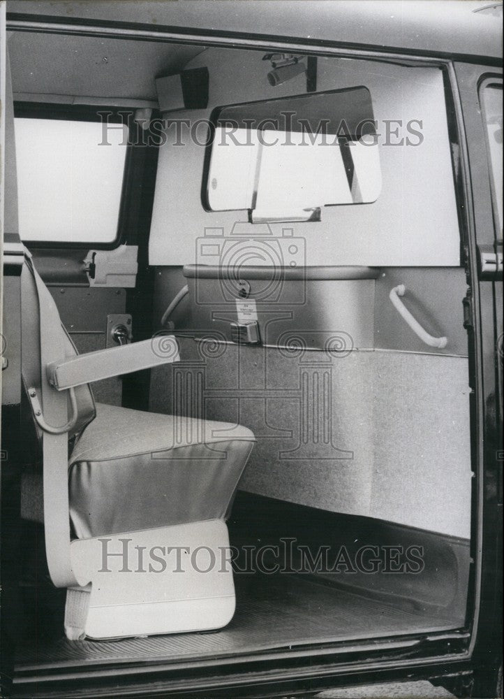 1967 bulletproof dividing glass installed in a vehicle - Historic Images