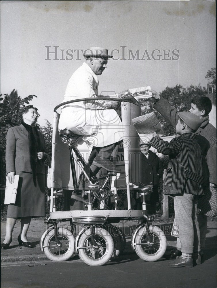 1958 Ernst Schroeder's Rotoped, A Rolling Stall For Newspapers - Historic Images