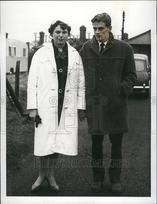 Press Photo Anna Pryce & Fiance Antinius Groen Shown at Wedding - KSB70663-Historic Images