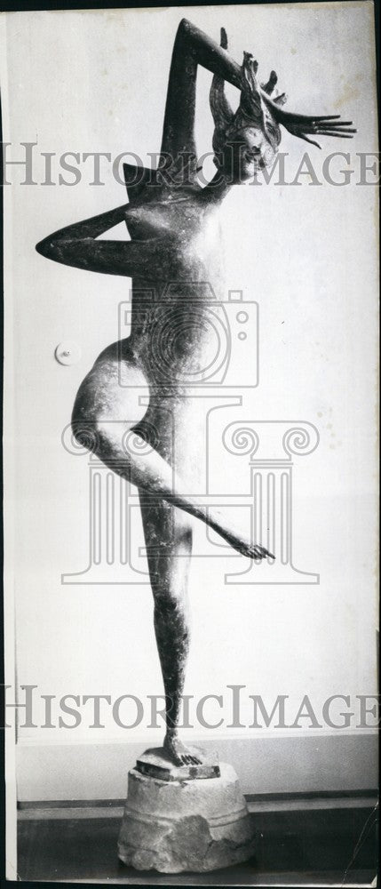 1957 Press Photo Sculptor Marcello Mascherini of Italy "Dancing Mode"-Historic Images