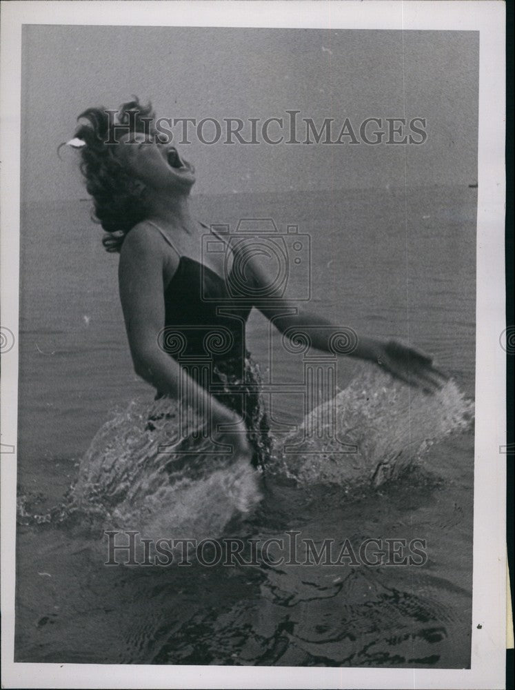 1951 Press Photo Josephine Gray,swimming while on vacation - KSB70935-Historic Images