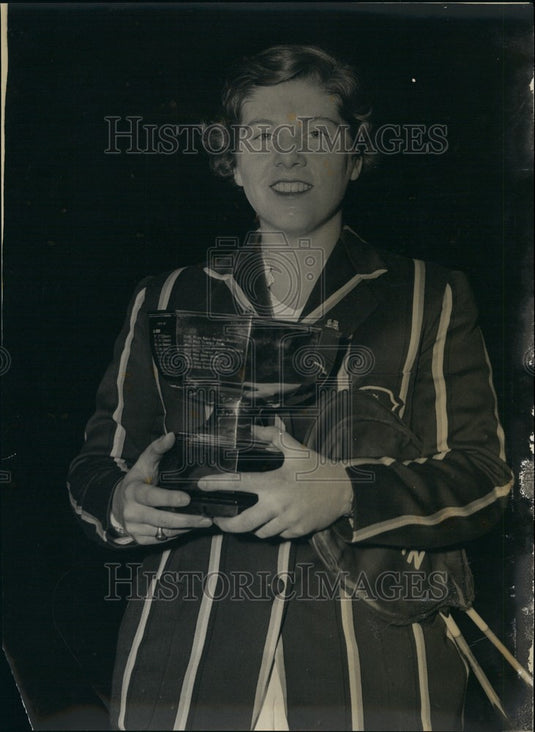 1957 Press Photo Miss J. Delvin  wins All England Badminton Championship - Historic Images