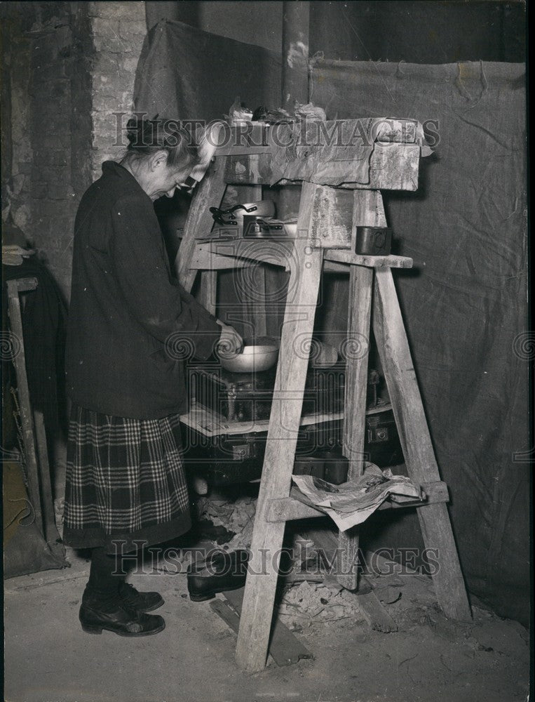 1953 Press Photo Relief for refugees in Berlin - KSB71151 - Historic Images