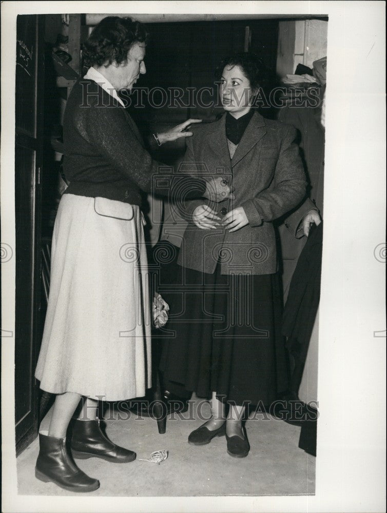 1957 British Refugees From Egypt - Historic Images