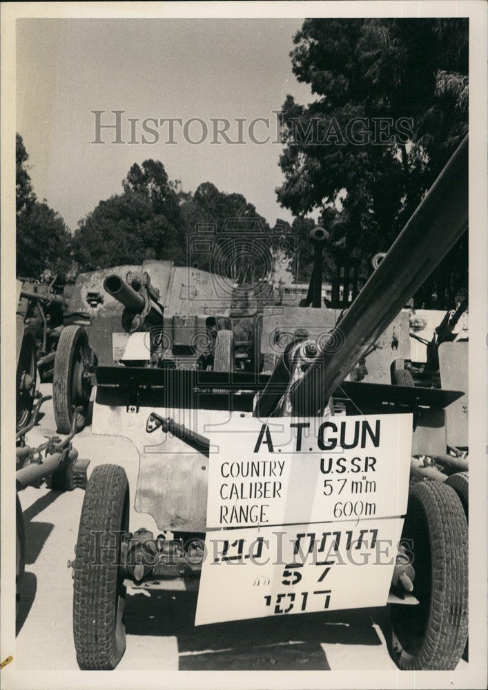 Press Photo Captured Russian And Chinese Weapons - KSB71285 - Historic Images