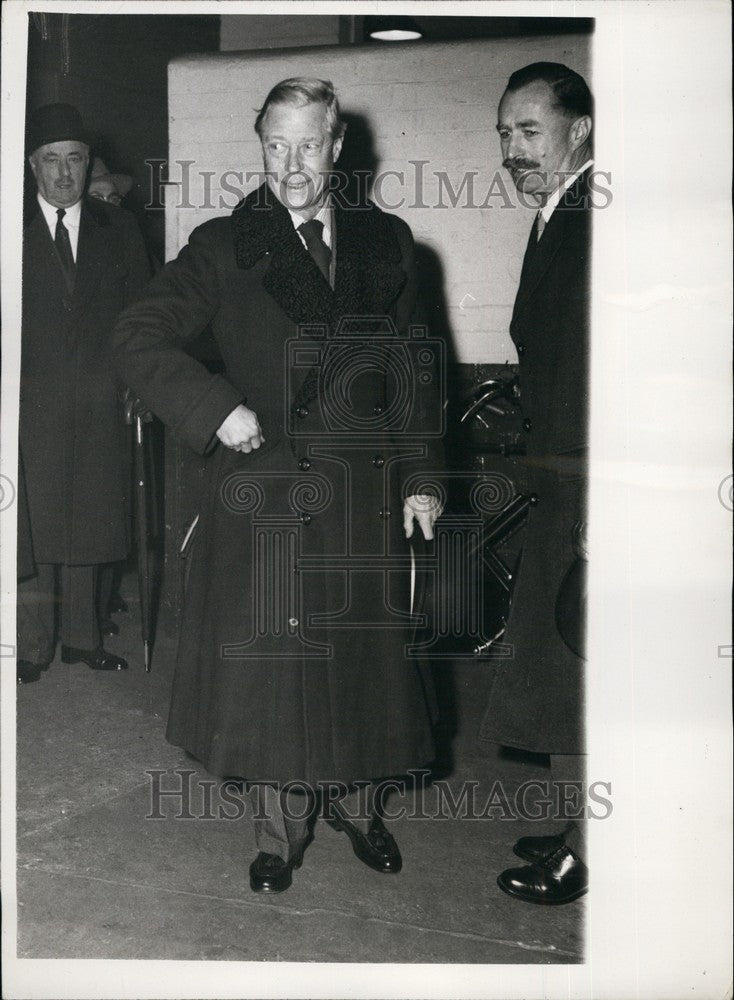 1957 Press Photo Duke Of Windsor Arrives In London - KSB71299-Historic Images