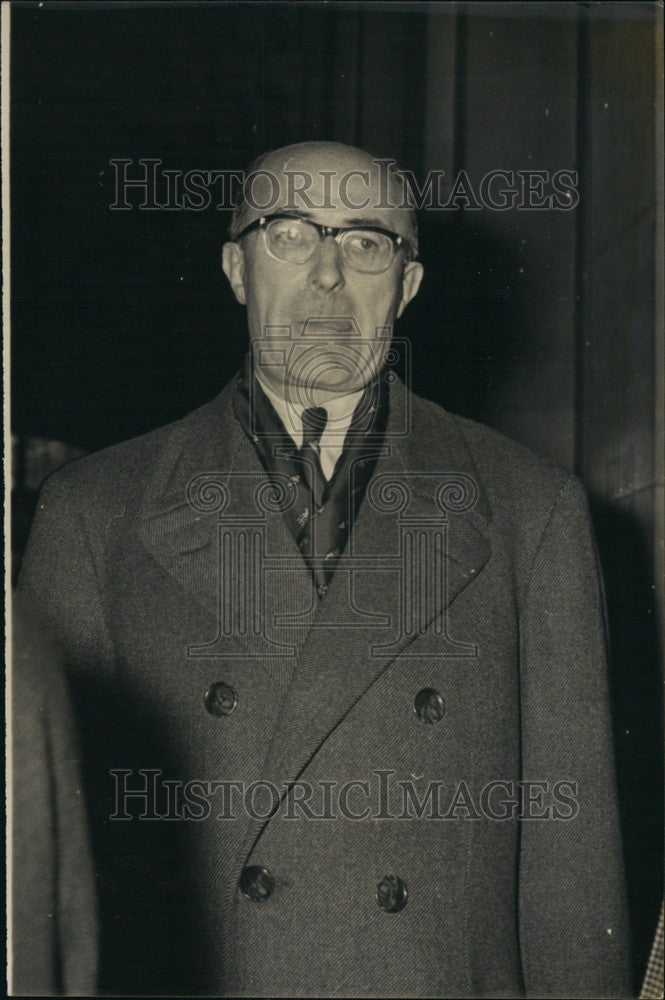 1960 Mr. Alain De Serigny, ex - manager of paper &quot;L&#39;Echo D&#39; Alge - Historic Images