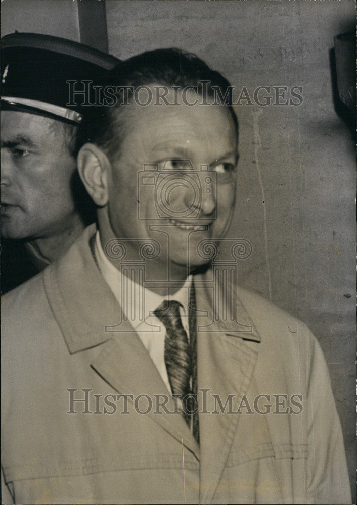 1960 Press Photo Police inspector Troujat at Algeris "Barricades" Trials - Historic Images