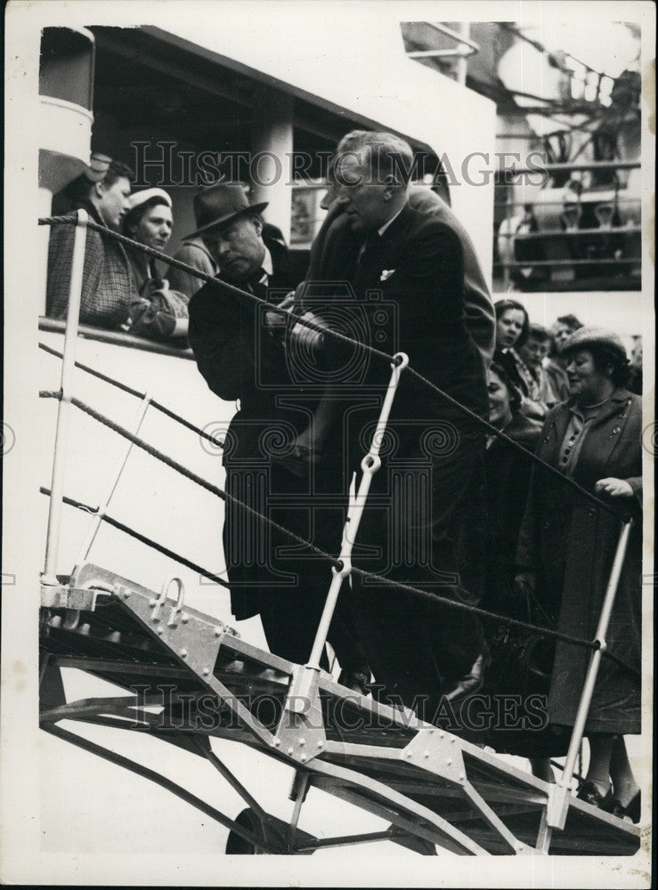 1954 Russian Cargo Ship &quot;Arrested&quot; In London Docks - Historic Images