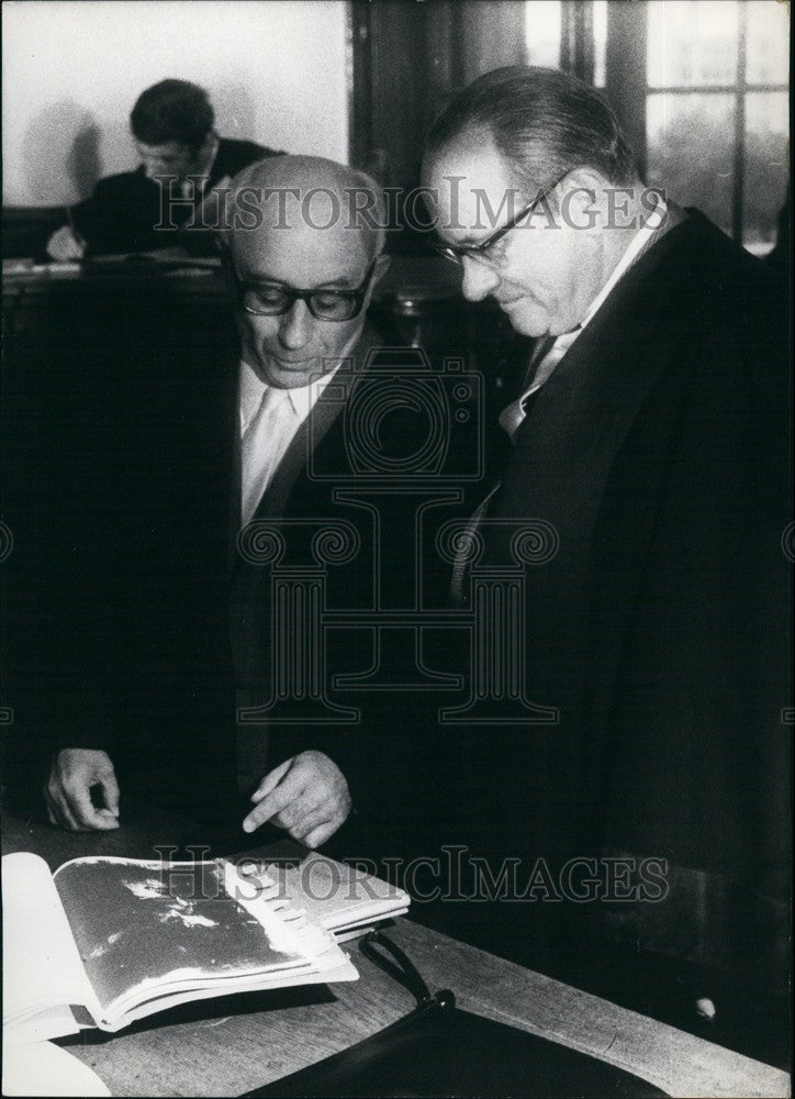 1970 Lawyer Dr Alfred Seidel, Franz Moser, Muoki Trial - Historic Images