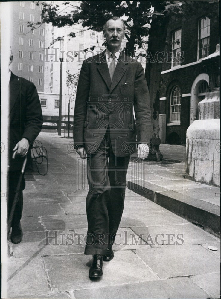 1964 Mr. Lawrence York,stockbroker arrested for conspiracy - Historic Images